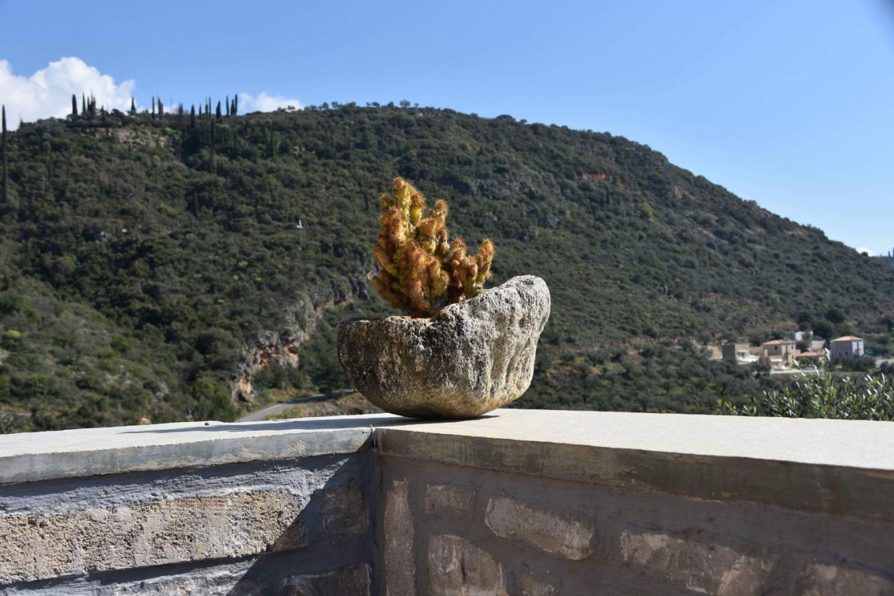 Athina'S Stone House In Kardamyli Villa Buitenkant foto