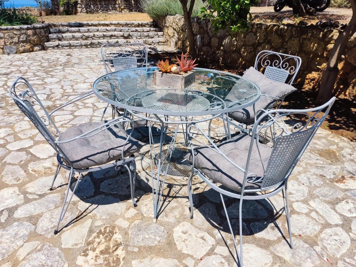 Athina'S Stone House In Kardamyli Villa Buitenkant foto