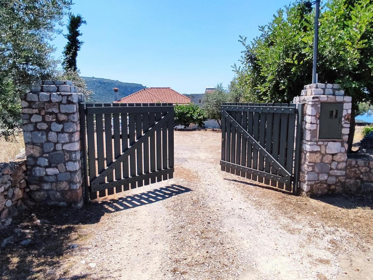 Athina'S Stone House In Kardamyli Villa Buitenkant foto