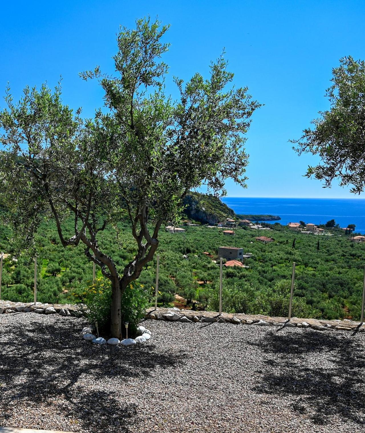 Athina'S Stone House In Kardamyli Villa Buitenkant foto