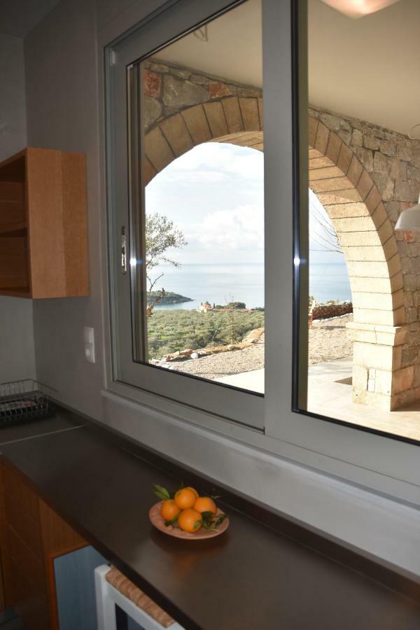 Athina'S Stone House In Kardamyli Villa Buitenkant foto